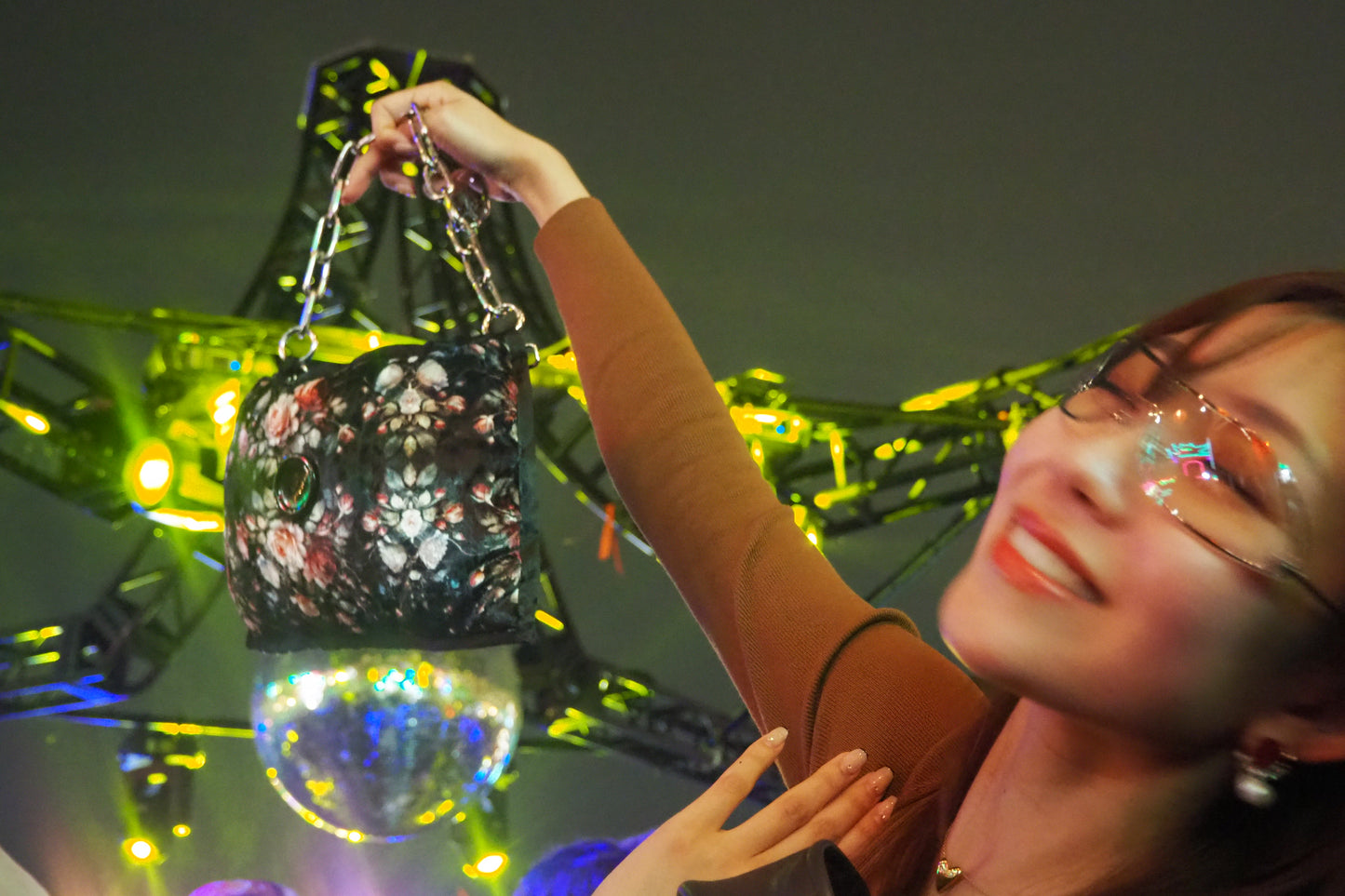 Midnight Garden Pillow {ʀᴏsᴇ ᴄʟᴜᴛᴄʜ}