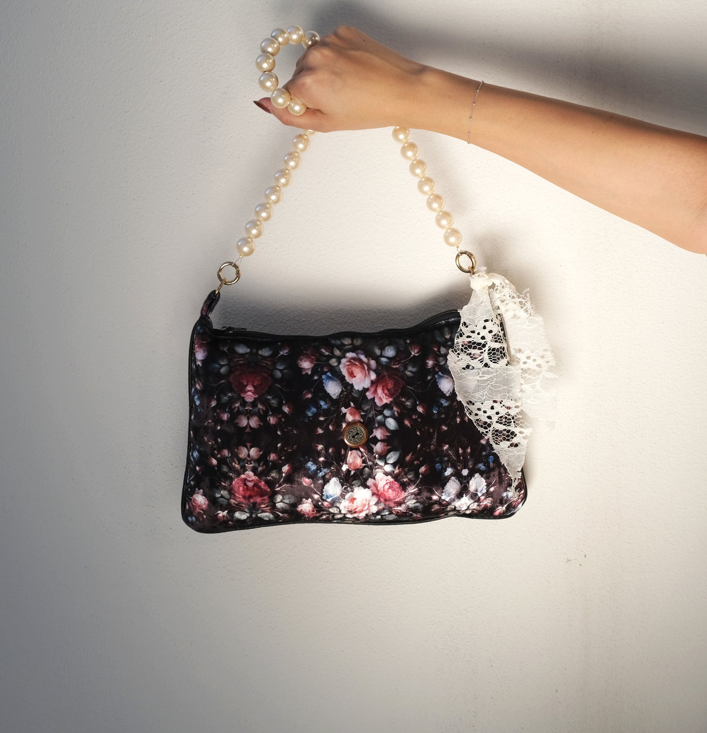 Midnight Garden Pillow {ʀᴏsᴇ ᴄʟᴜᴛᴄʜ}