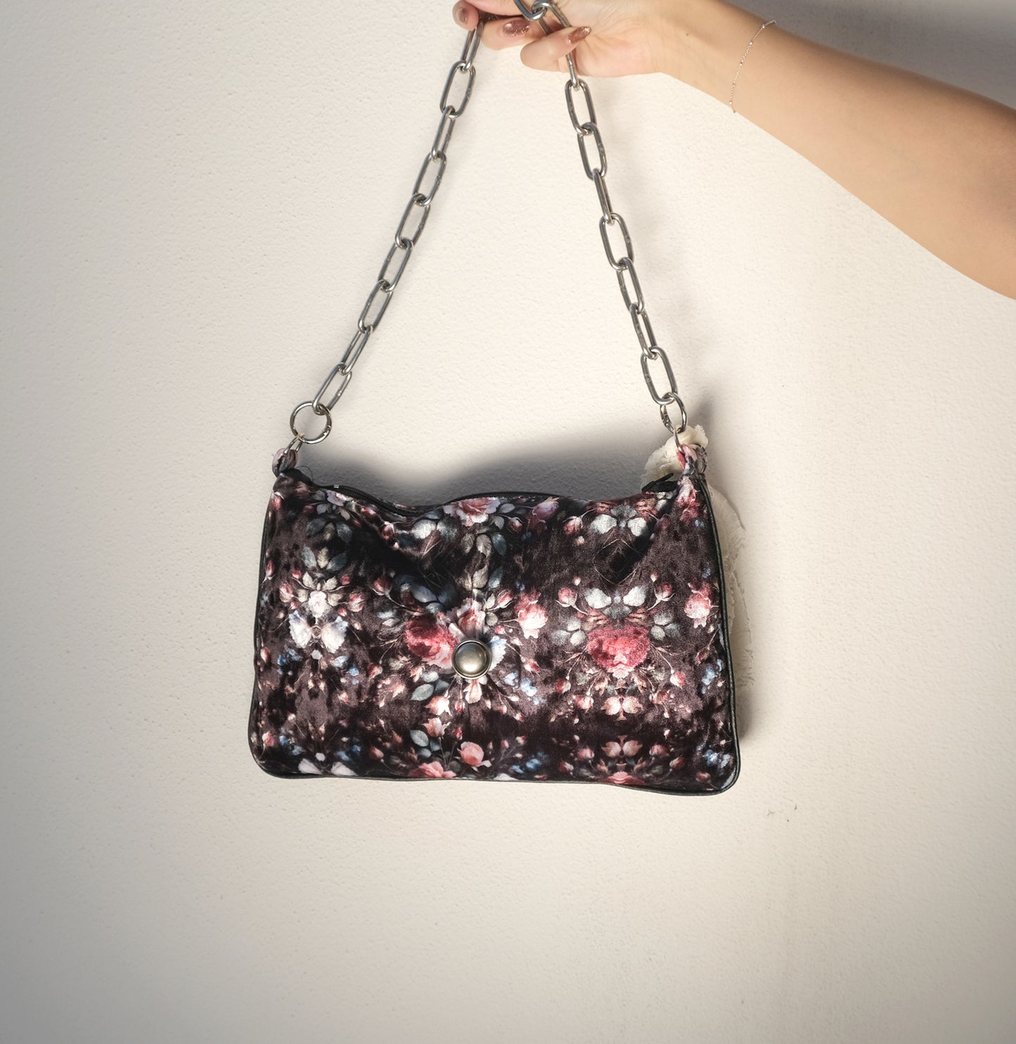 Midnight Garden Pillow {ʀᴏsᴇ ᴄʟᴜᴛᴄʜ}