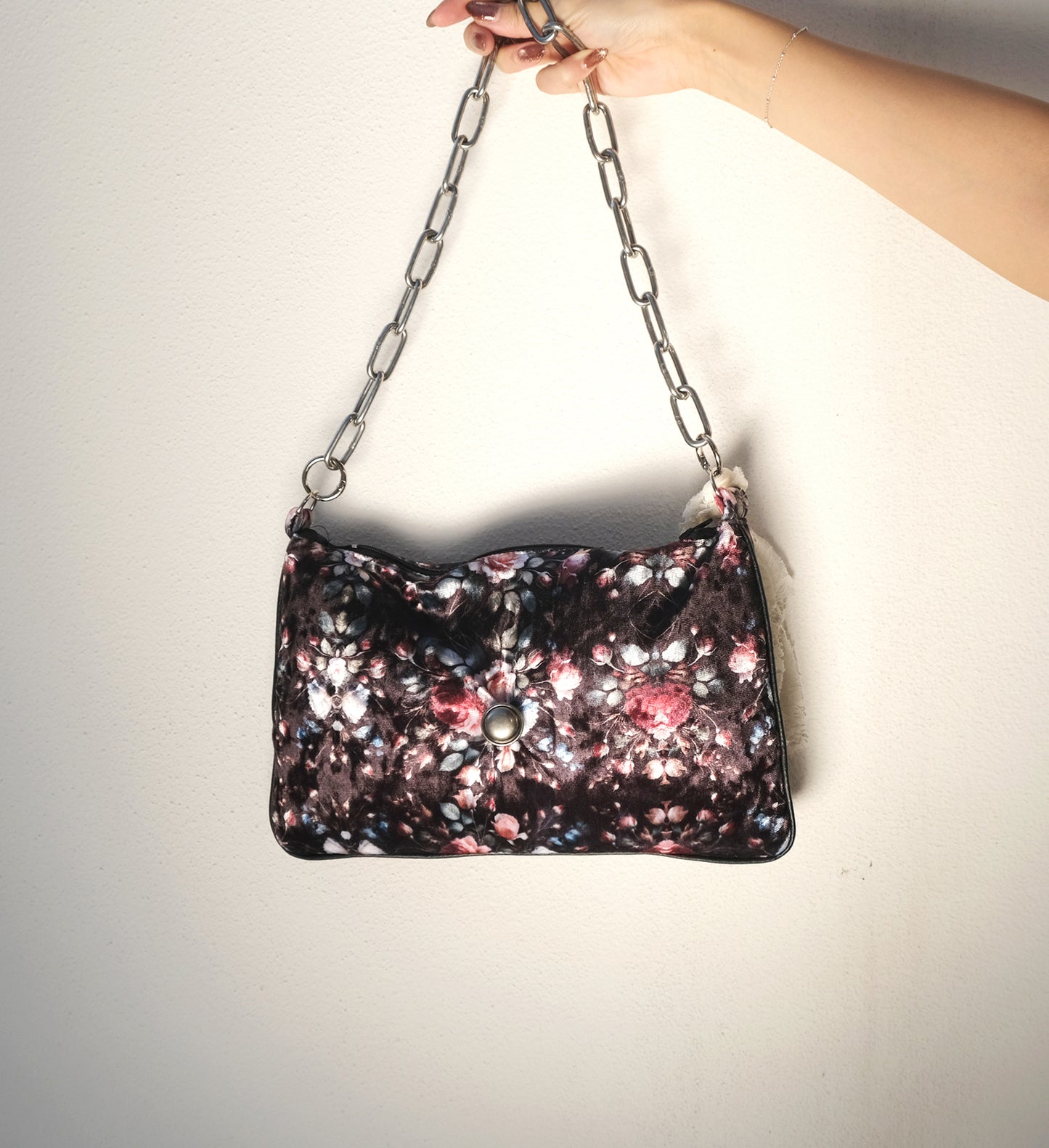 Midnight Garden Pillow {ʀᴏsᴇ ᴄʟᴜᴛᴄʜ}