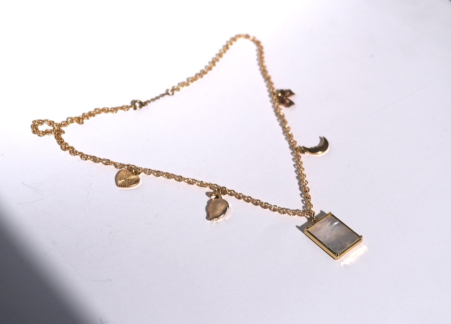 (necklace)