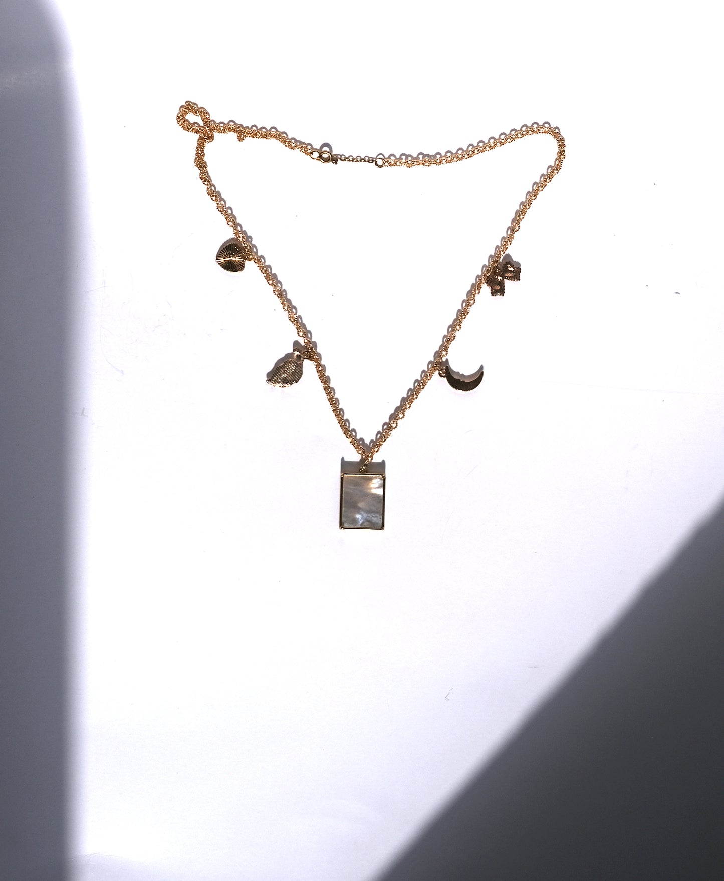 (necklace)