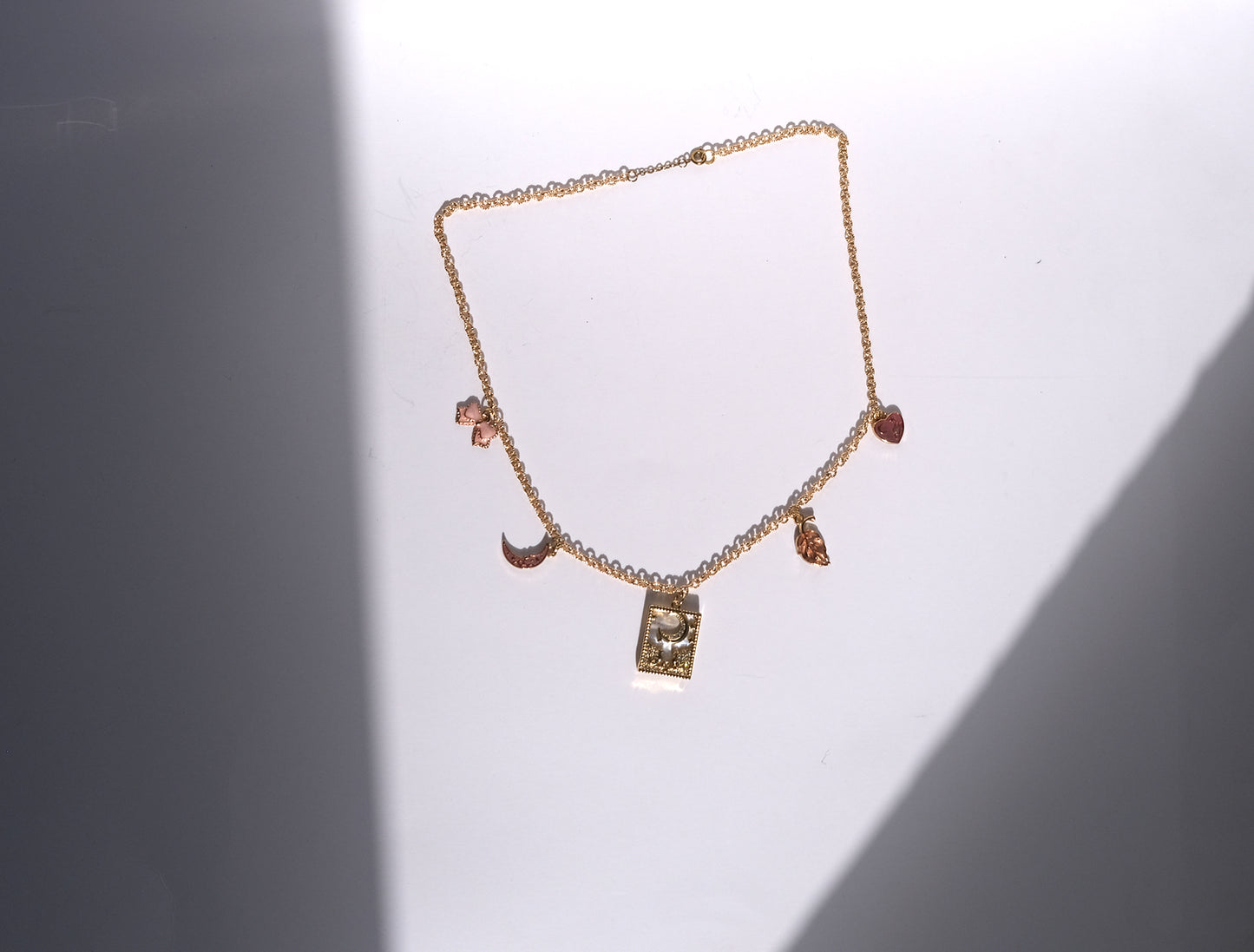 (necklace)