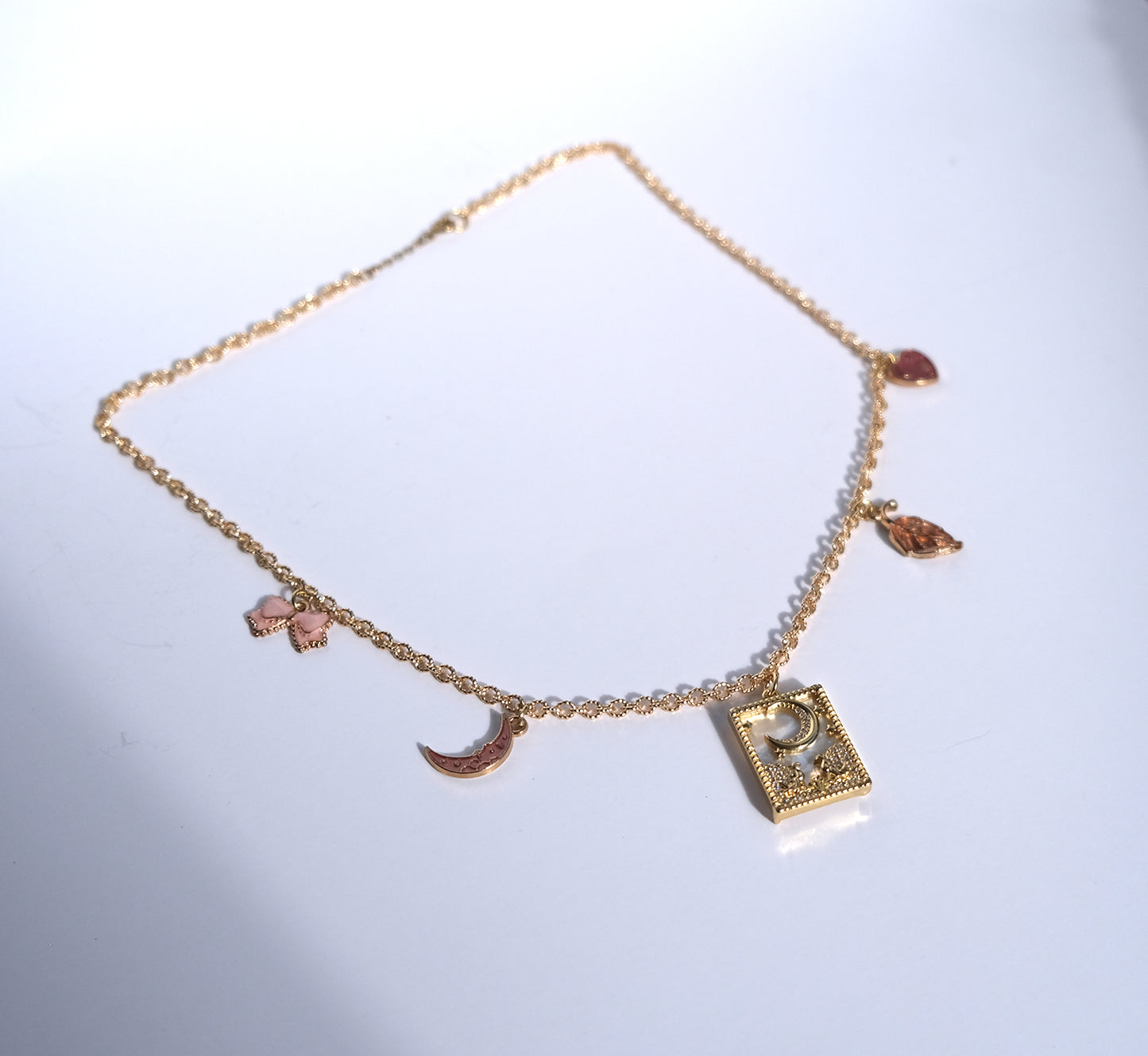 (necklace)
