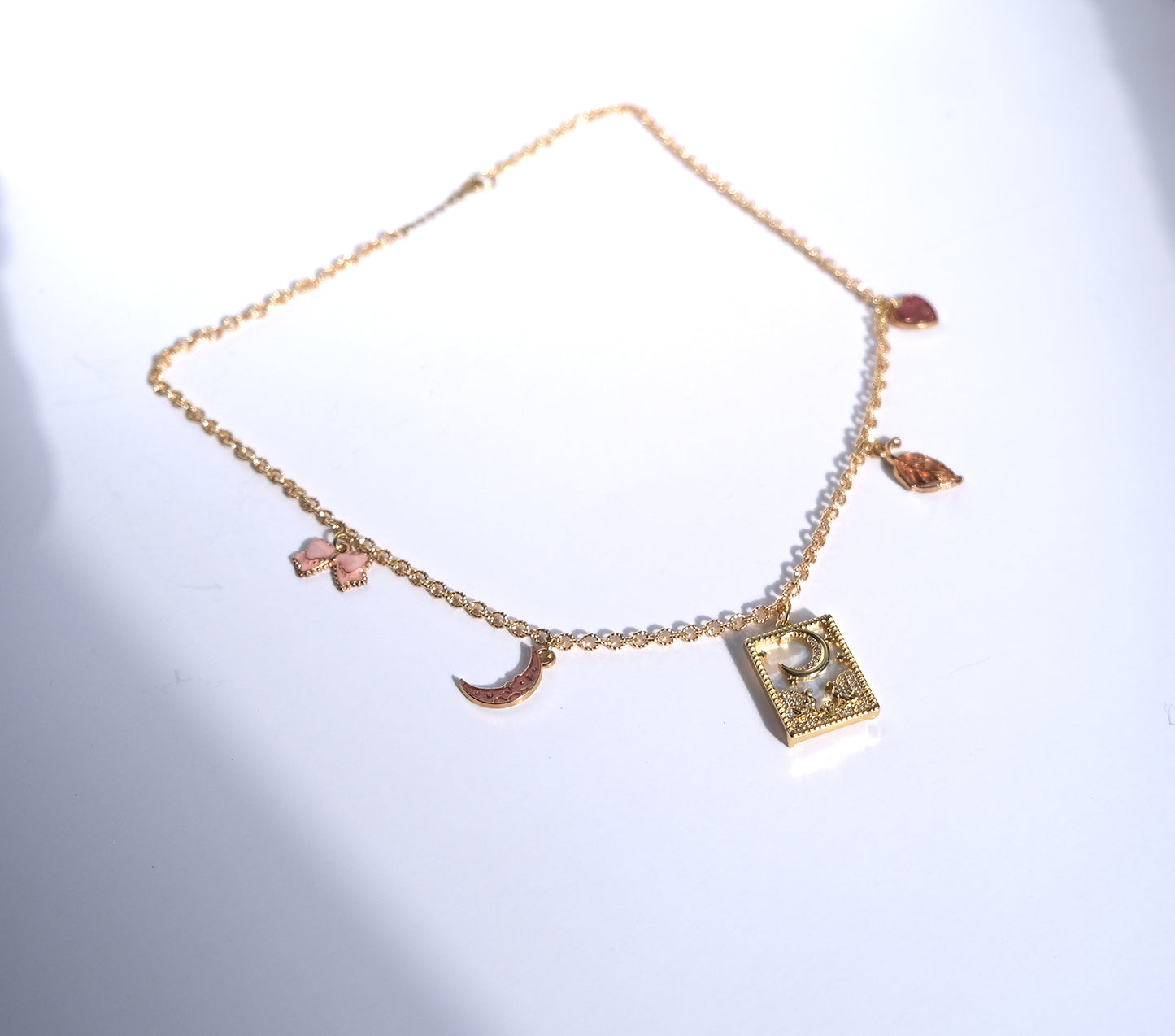 (necklace)