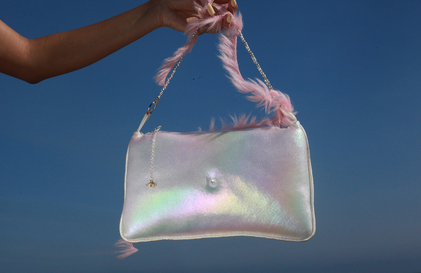 Whisper💤 🐚 {ɪʀɪᴅᴇsᴄᴇɴᴛ ᴄʟᴜᴛᴄʜ}