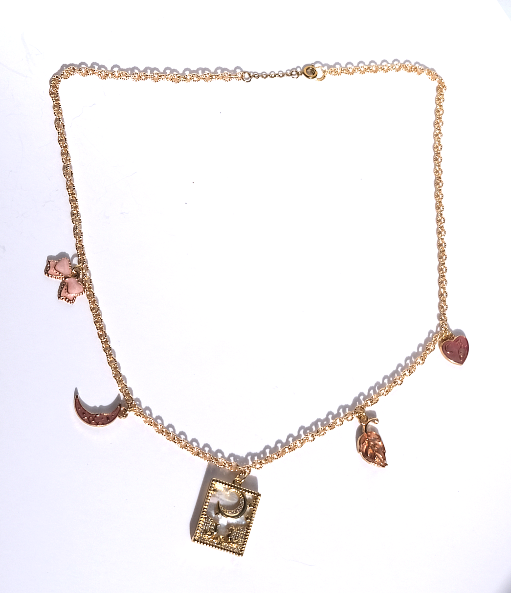 (necklace)